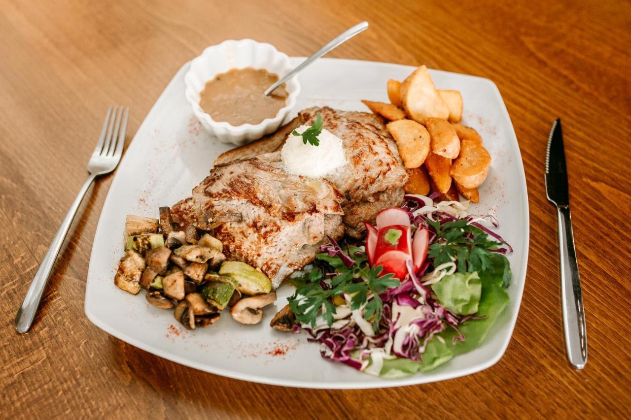 Restoran Sa Prenocistem Gornjak Krepoljin Kültér fotó