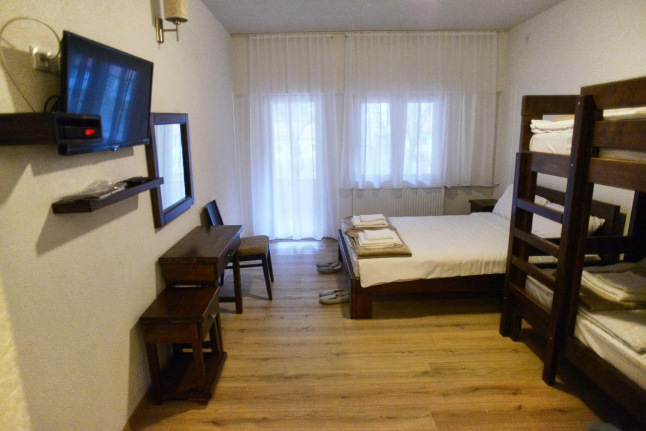 Restoran Sa Prenocistem Gornjak Krepoljin Kültér fotó
